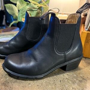 Blundstone women’s heeled boot black leather